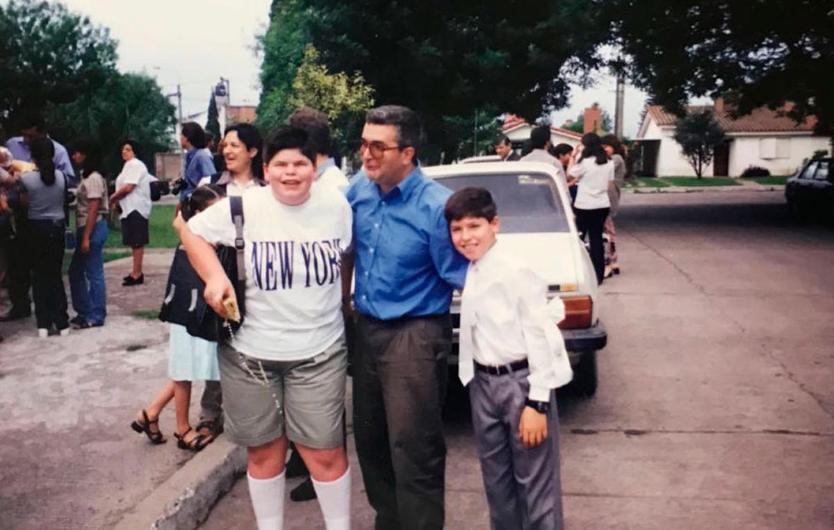 JUNTO A SU TÍO. Doña es sobrino del arzobispo Carlos Sánchez.