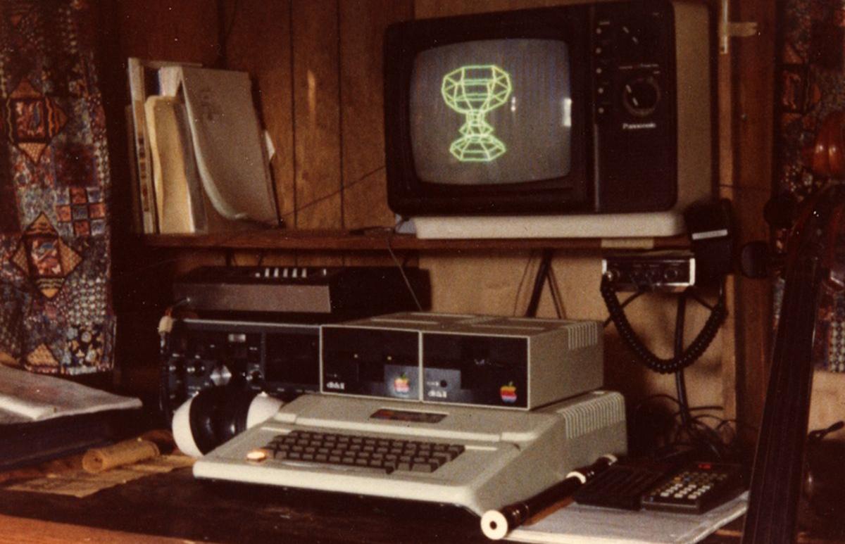 TECNOLOGÍA PIONERA. Desde una cabaña sin electricidad, Paul Lutus desarrolló Apple Writer, uno de los primeros procesadores de texto para el Apple II, que revolucionó la forma de escribir en computadora a fines de los años 70.