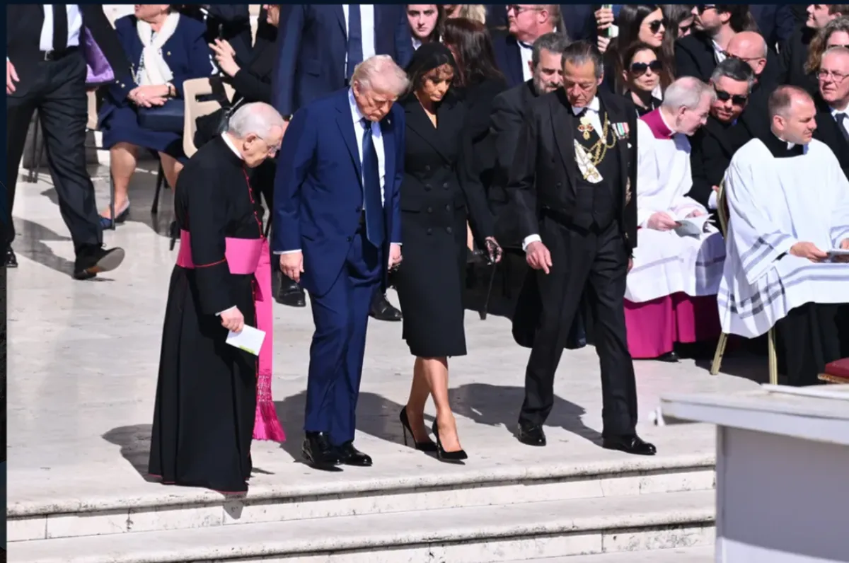 Polémica en el funeral del papa Francisco por la vestimenta de Melania Trump 