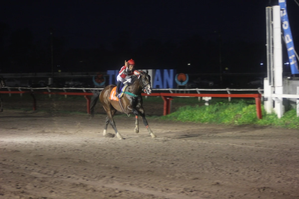 EN LA META. El Alberto contó con la muy buena conducción de Facundo Morán en el especial “José Roberto Argañaraz”. Fotos gentileza de Mateo Páez