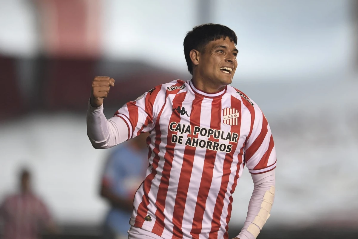 FESTEJO DE GOL. Esquivel marcó cinco goles con la camiseta de San Martín.