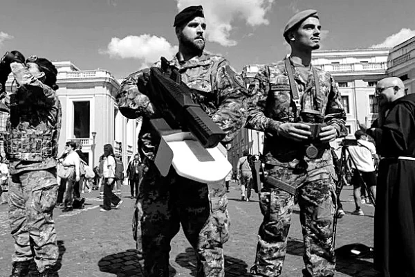 Helicópteros, tanquetas y drones: Roma está blindada