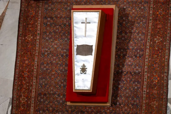 ¿Qué dice el documento que fue sellado junto al cuerpo del papa Francisco?