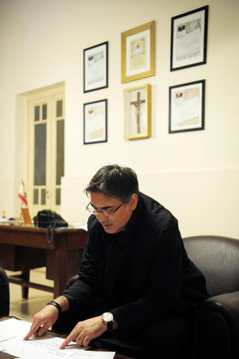 Fue refugiado de la guerra civil libanesa, se hizo sacerdote maronita y, desde Tucumán, mantuvo una amistad con el papa Francisco