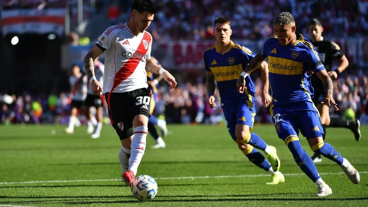 River, con goles de Mastantuono y Driussi, le ganó 2-1 a Boca en un partido vibrante
