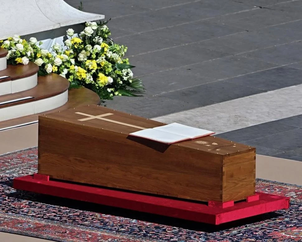 LOS NUEVOS RITUALES. Francisco diseñó reformas en protocolo y ceremonial para aplicarse en su deceso. AFP