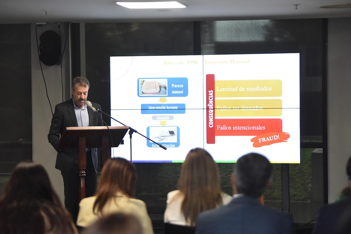 FORÁNEO. André Puppin Macedo cuenta cómo votan en la capital de Brasil.