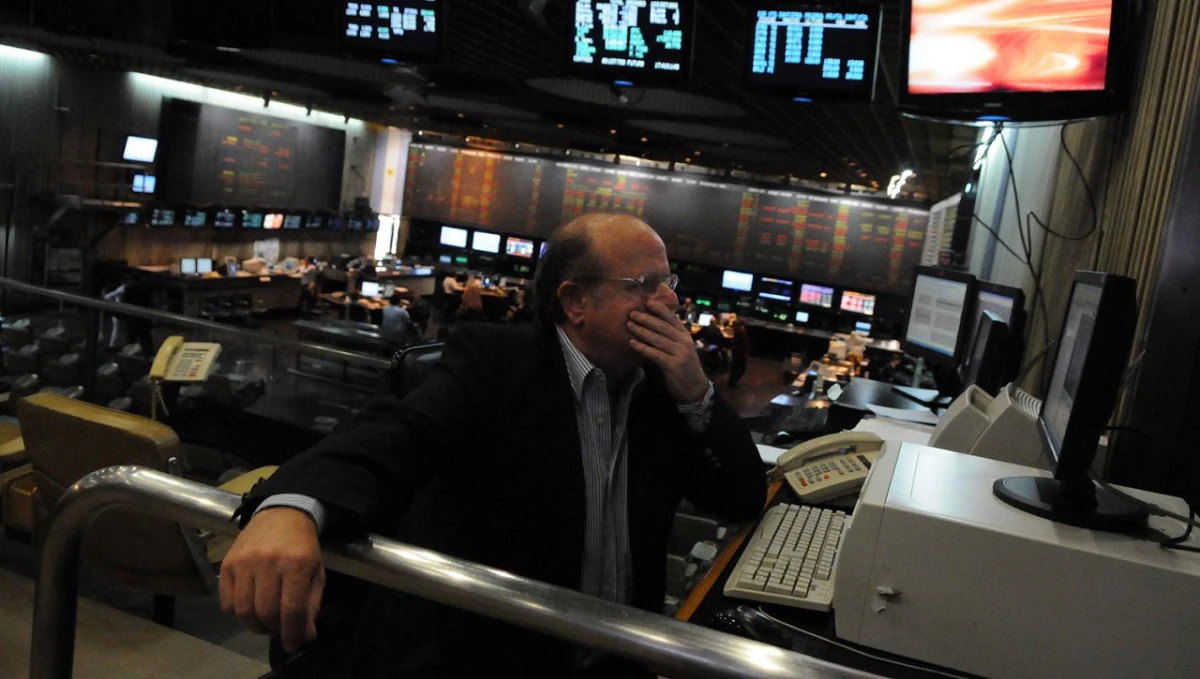 Volatilidad sin red: acciones y bonos argentinos arrancan la semana en baja