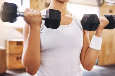 ¿Cuánto peso tendría que poder levantar a los 40 y 50 años?