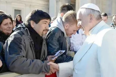 Los hermanos Claudio y Coqui Sosa con Bergoglio