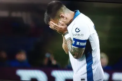 Lautaro Martínez se lesionó al final del primer tiempo cuando Inter y Barcelona empataban 2-2