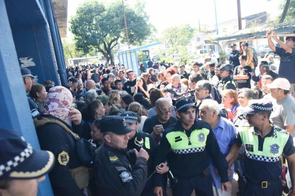 VIDEO. Transporte en colectivos: tras el enojo de usuarios, entregan 3.000 tarjetas Independencia extra