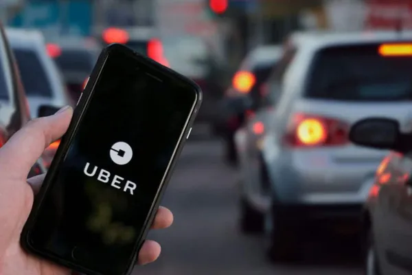 La presión de los taxistas acelera el debate por las apps de transporte