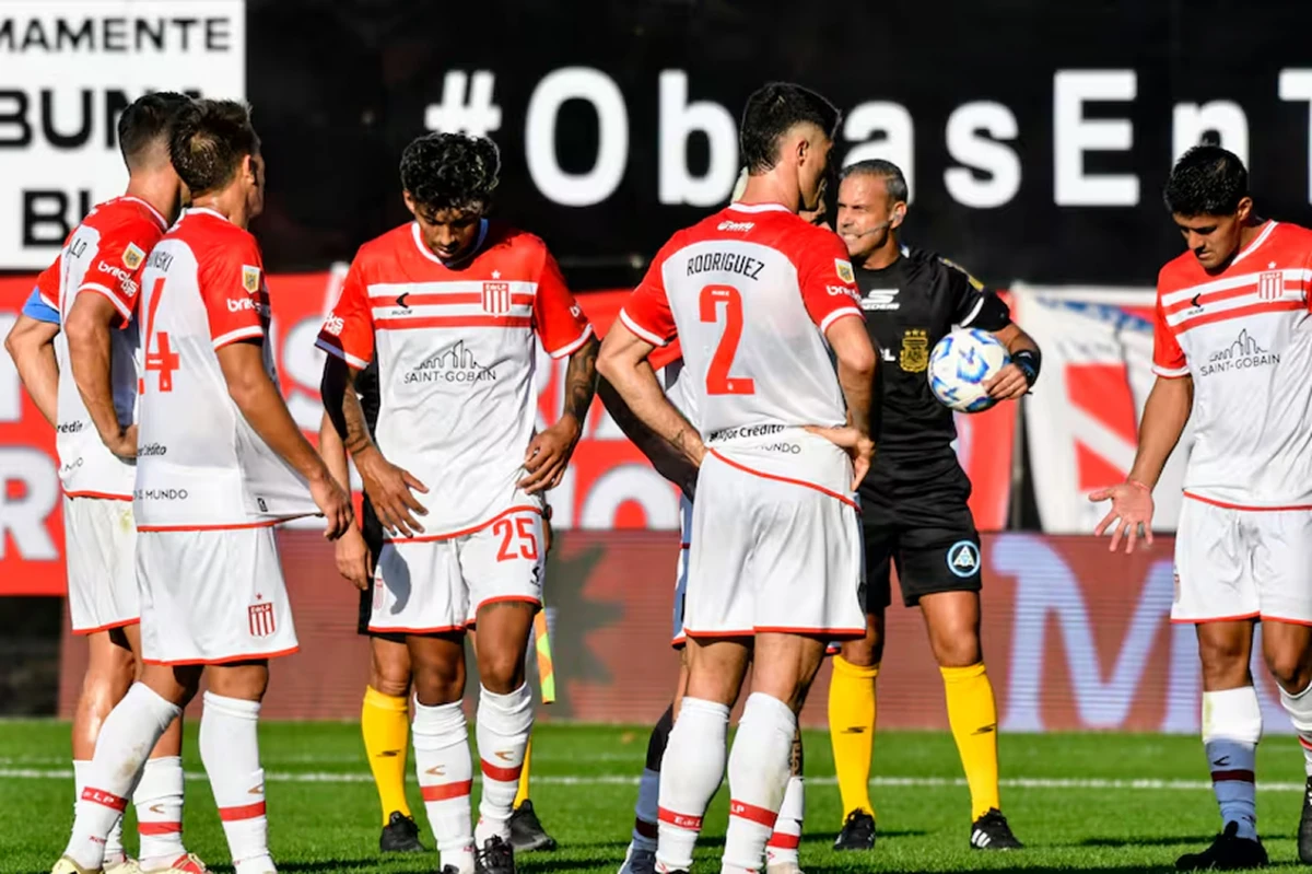 Argentinos goleó y alcanzó a Boca en la cima, Estudiantes clasificó pese al papelón