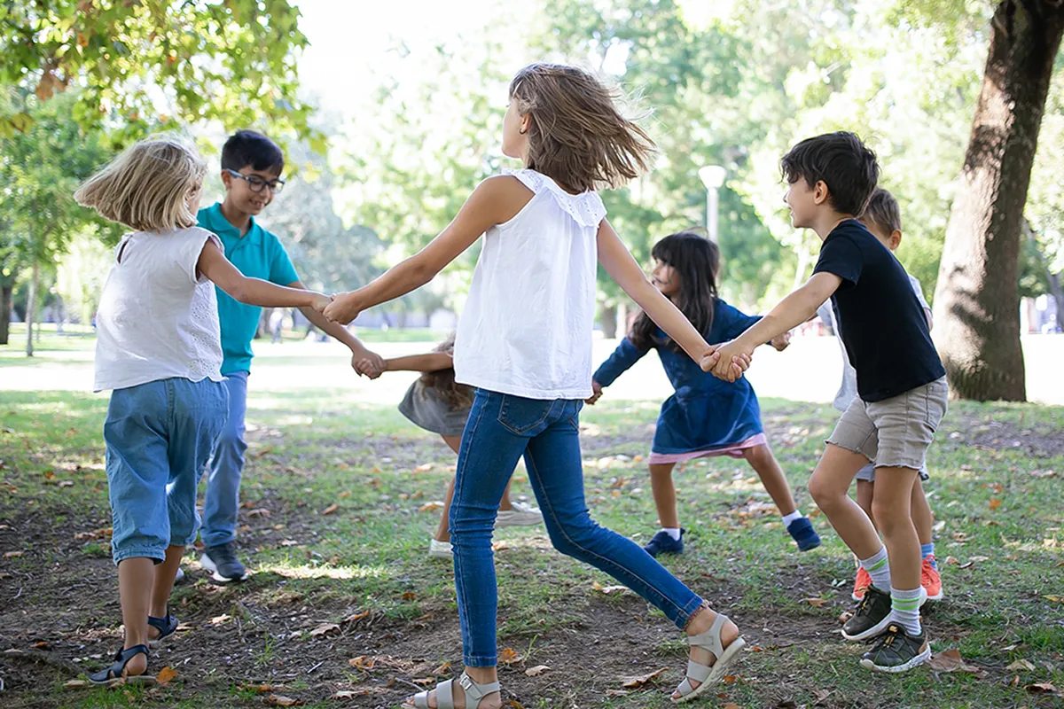 Los estudiantes esperan el próximo descanso para cortar el año.