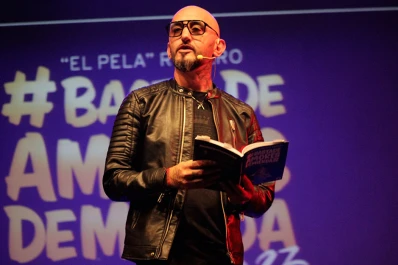 VIDEO. Stand up: “El Pela” hace catarsis con las relaciones tóxicas