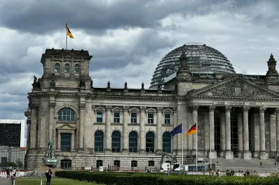 ¿Querés trabajar en política y viajar por Europa? Esta beca puede hacerlo realidad