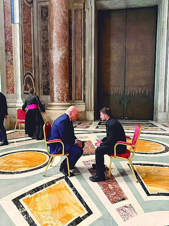 VATICANO. Trump y Zelenski charlaron durante el velorio del Papa.
