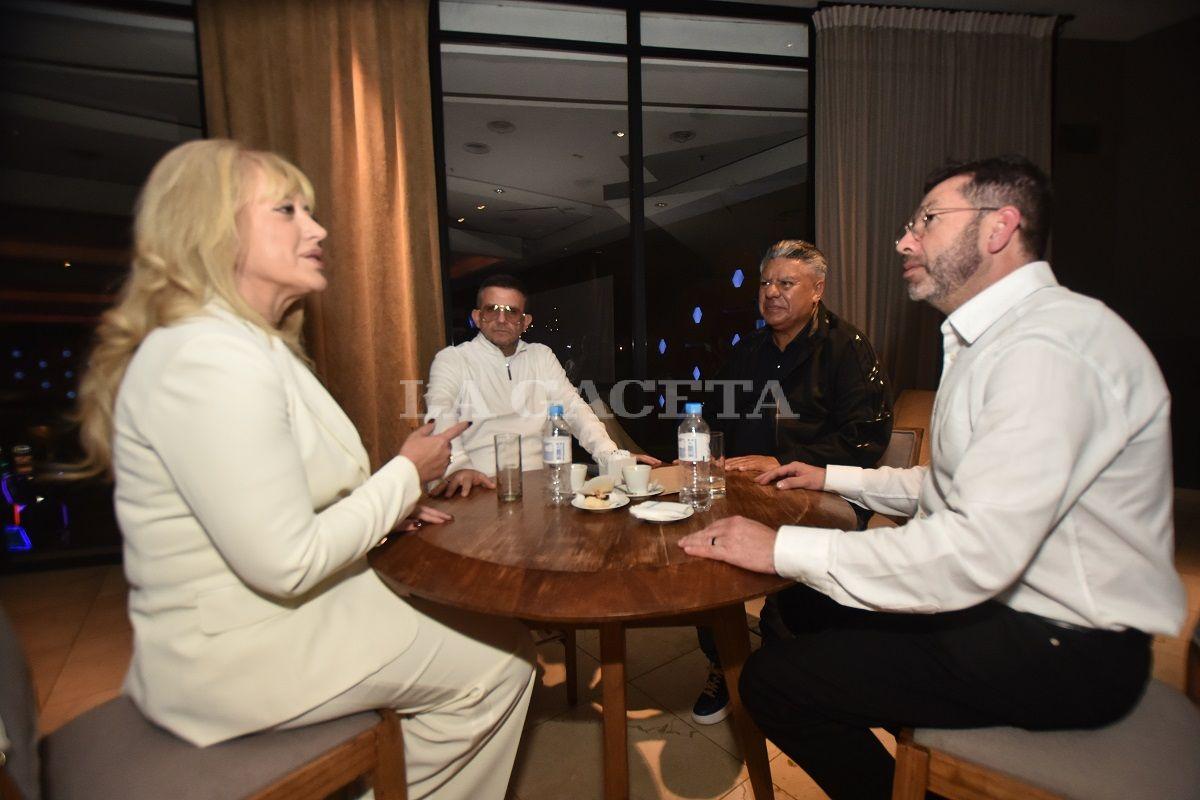 INTERCAMBIO DE IDEAS. Claudio Tapia habló con Carlos Cisneros, Hugo Ledesma y la intendenta Rossana Chahla.