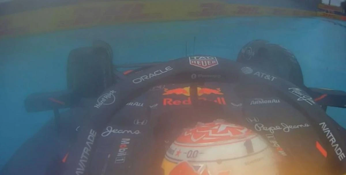 Tan complicado está el trazado callejero que el campeón mundial se fue de pista