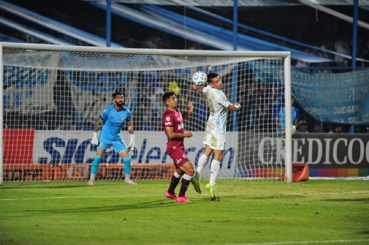 Guillermo Acosta le dio la agresividad necesaria al mediocampo de Atlético Tucumán