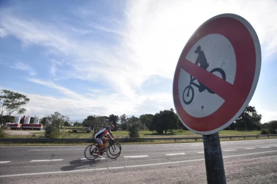La mejor foto de la semana: los ciclistas ignoran las prohibiciones de circulación en bicicleta en la ruta a El Cadillal