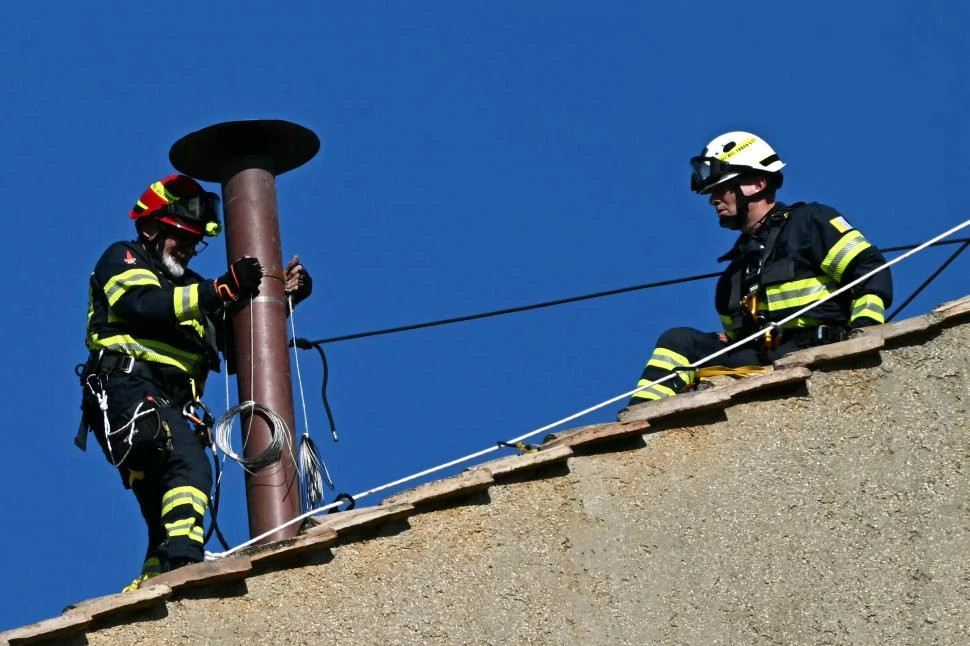 LAS ESTUFAS. Son dos, una es centenaria y la otra de alta tecnología.