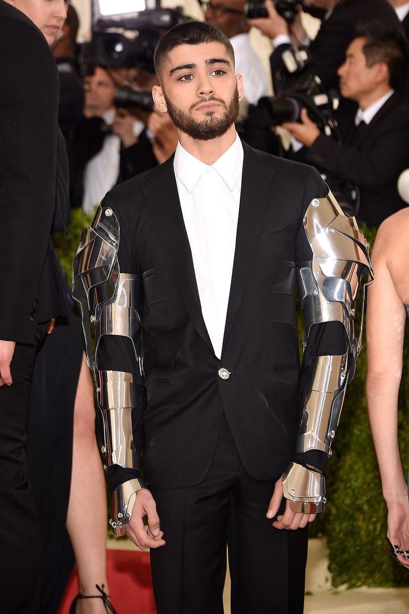 Los hombres que hicieron historia en la alfombra roja de la Met Gala