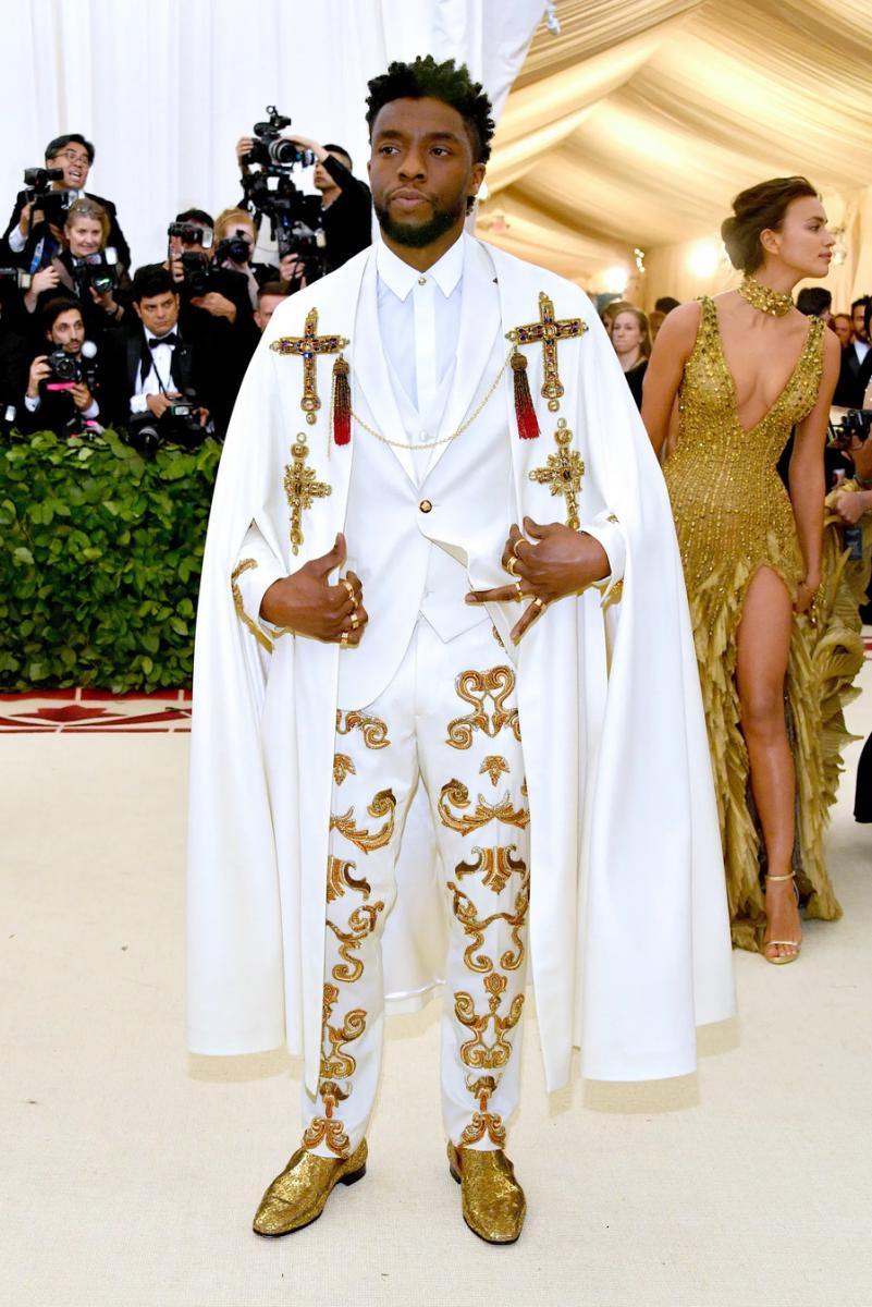 Los hombres que hicieron historia en la alfombra roja de la Met Gala