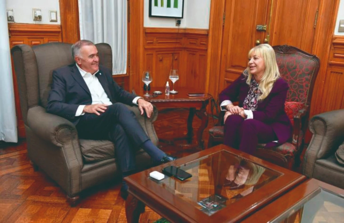 Dimes y diretes: una protesta, la cumbre y diferencias políticas