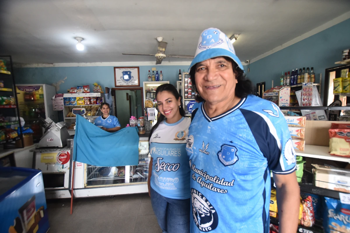 Loco Bernuncio vive con su familia en Aguilares y tiene un kiosco en su casa.