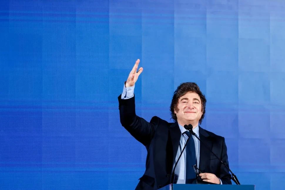 JAVIER MILEI. Hace años comenzó a usar el verbo “comparar” con la preposición “contra” y hoy los economistas lo imitan.