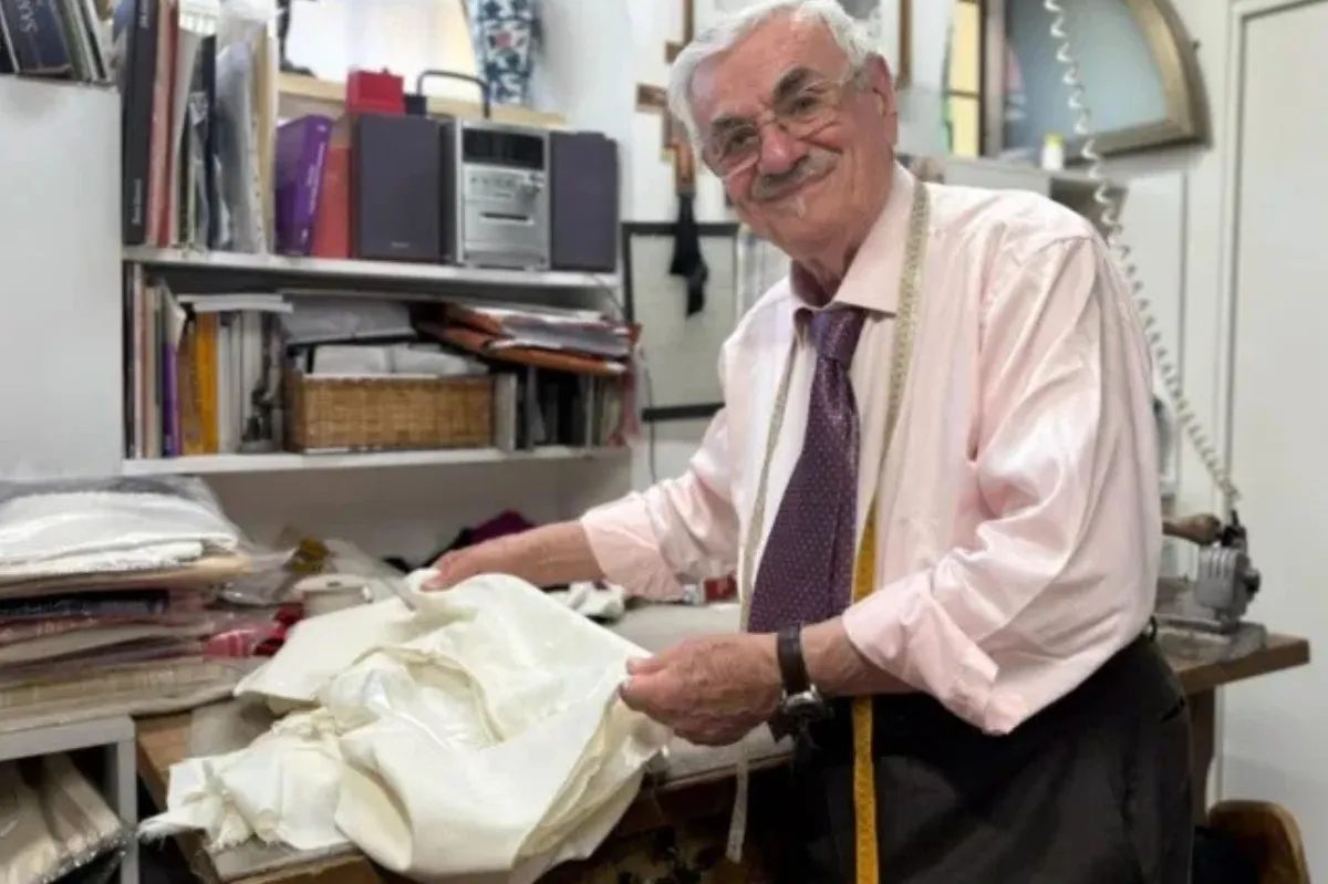 La sotana del próximo Papa ya está lista: la historia del sastre del Vaticano