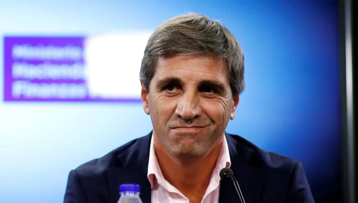 MOVER LA ECONOMÍA. La propuesta del ministro Luis Caputo para que se usen los ahorros de los argentinos.