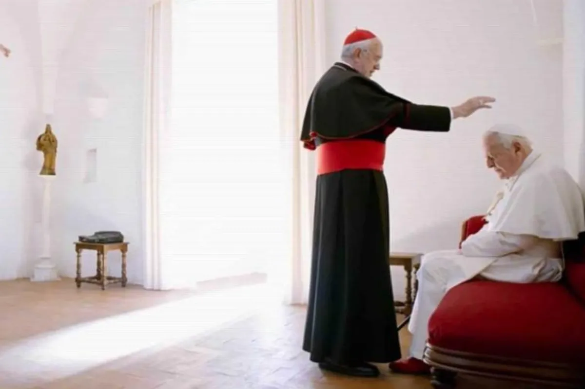 Qué sucede inmediatamente después de que un cardenal acepta ser Papa