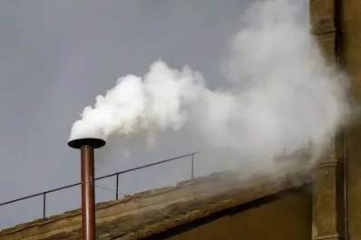 ¿A qué hora es la fumata del cónclave y cómo se elige al nuevo papa?