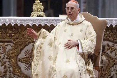 Quién es Dominique Mamberti, el cardenal que anunciará al nuevo Papa