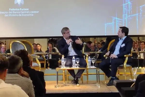 El Gobierno de Milei explicó el plan para que el dólar esté en el piso de la banda