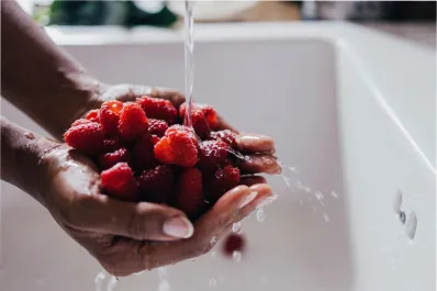 Cinco frutas y verduras que quizás estés lavando mal