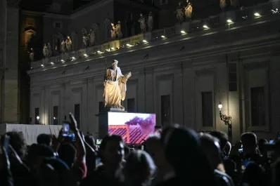 Humo negro: cómo sigue el cónclave después de la primera fumata
