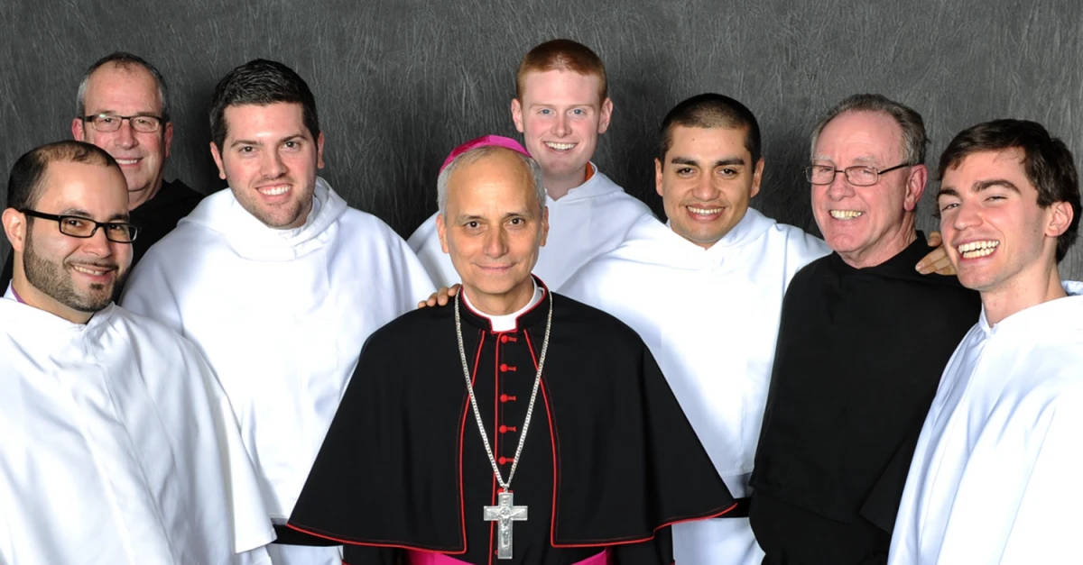 SOBRE EL NUEVO PAPA. El sucesor del Papa Francisco es el estadounidense Robert Prevost. / RELIGION DIGITAL