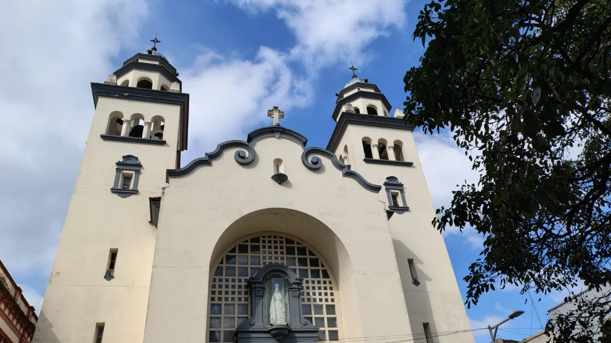 REPIQUETEO. Las campanas sonaron por varios minutos tras la elección del nuevo líder de la Iglesia Católica. LA GACETA/ Foto de Diego Aráoz.