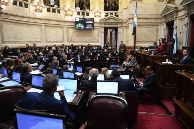 Se acusa a Milei de negociar por la caída de Ficha Limpia