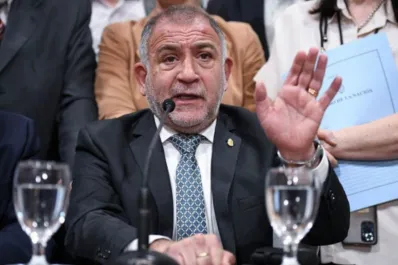 Un motochorro le robó el celular a Luis Juez mientras daba una entrevista radial: escuchá el audio