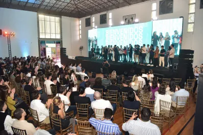 Con filas de recital, más de 700 jóvenes del NOA se juntan en la cumbre Liderando Futuro