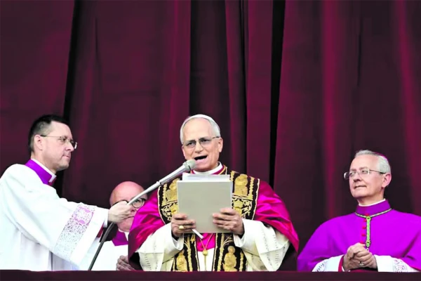 Primer discurso del papa León XIV: “Recemos juntos por esta misión y por la paz en el mundo”