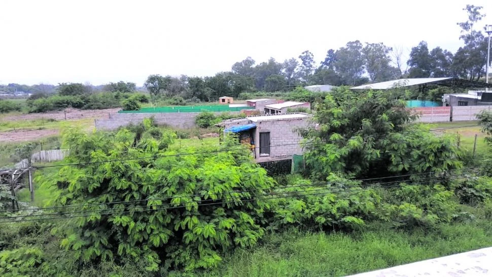 EL LUGAR DEL CONFLICTO. El terreno está a escasos metros del puentes Lucas Córdoba y está registrado a nombre de la Provincia y la Nación.