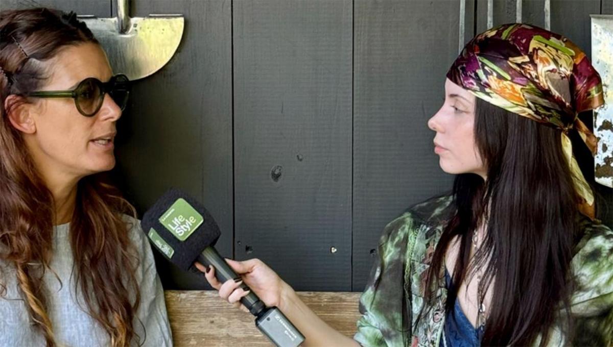 Sol entrevistando a Paquita.