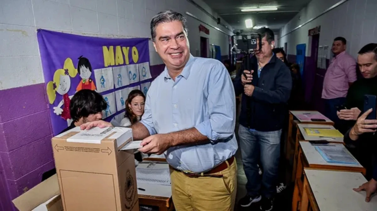 ELECCIONES EN CHACO.  Jorge Capitanich votó a primera hora en Resistencia.