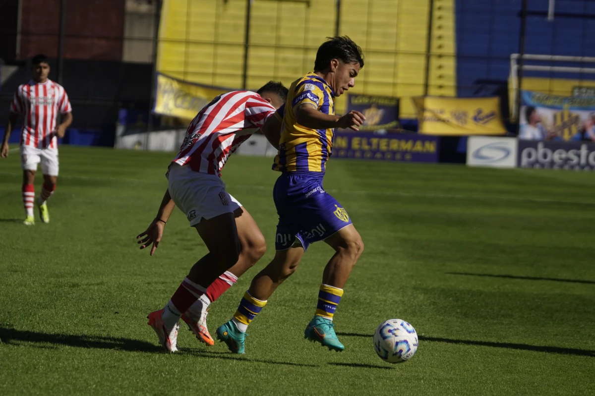 BAJO CONTROL. Lautaro Fedele le ganó en el mano a mano a Hernán Zuliani.